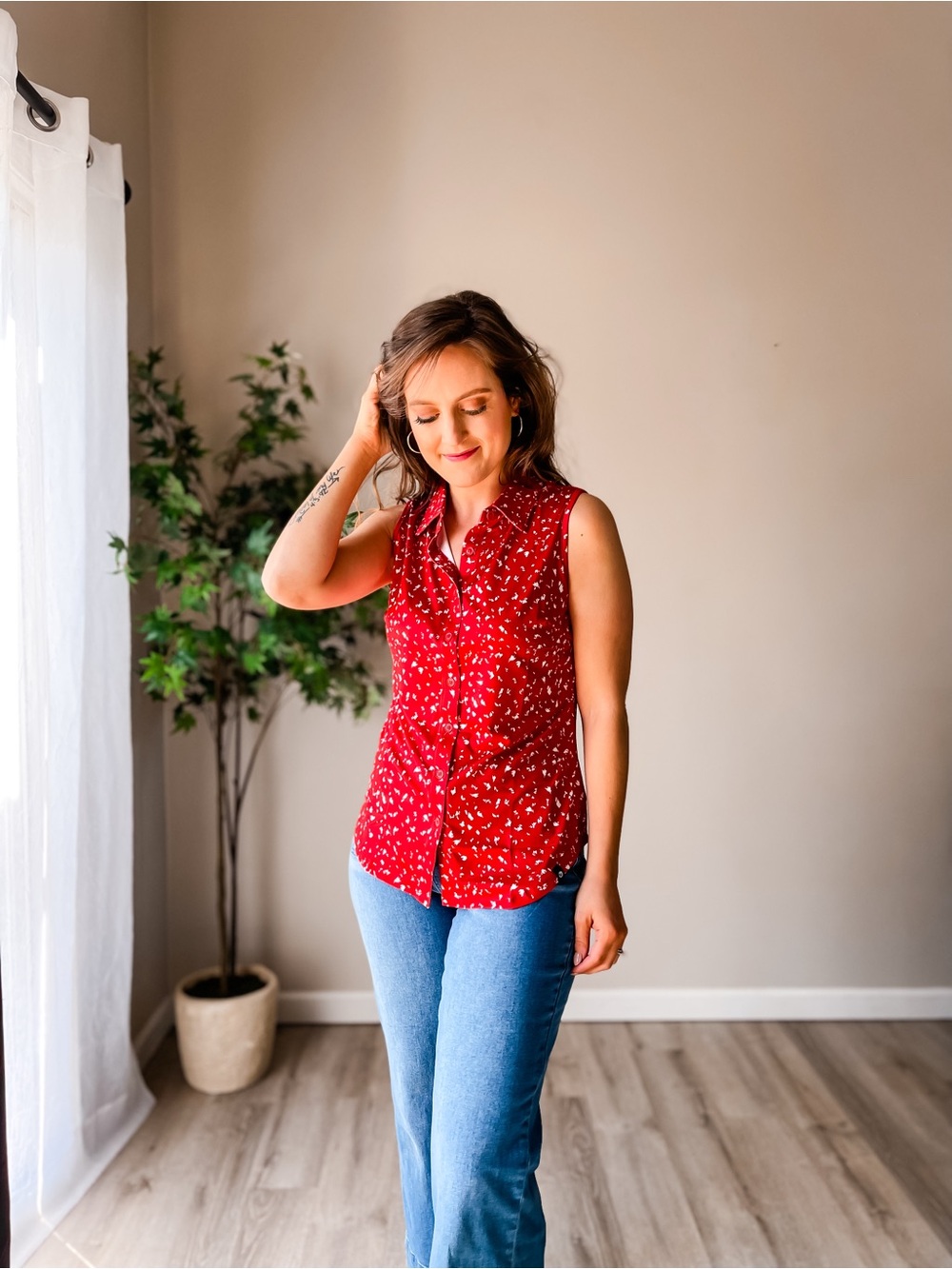 Women’s Red Sleeveless Button-Up Top